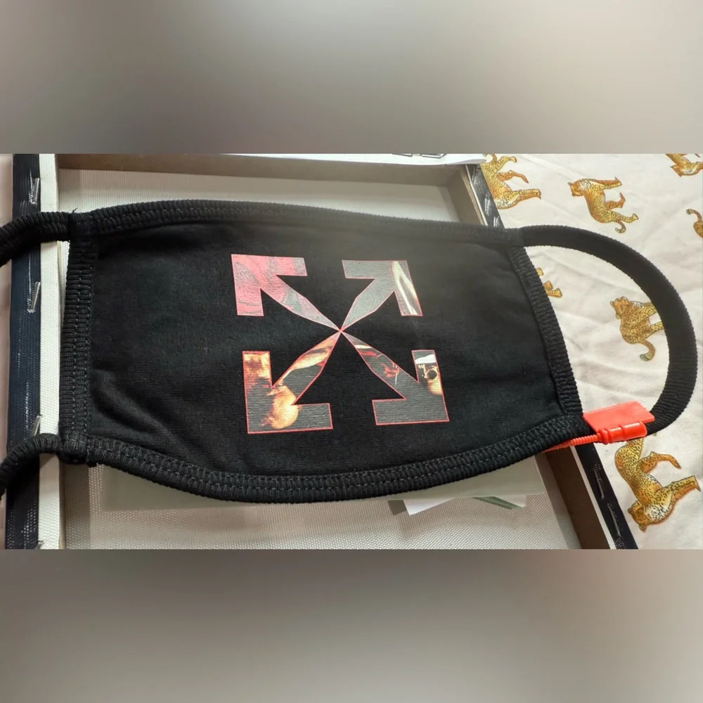 OFF WHITE Caravaggio Mask in Black. Brand New with tags